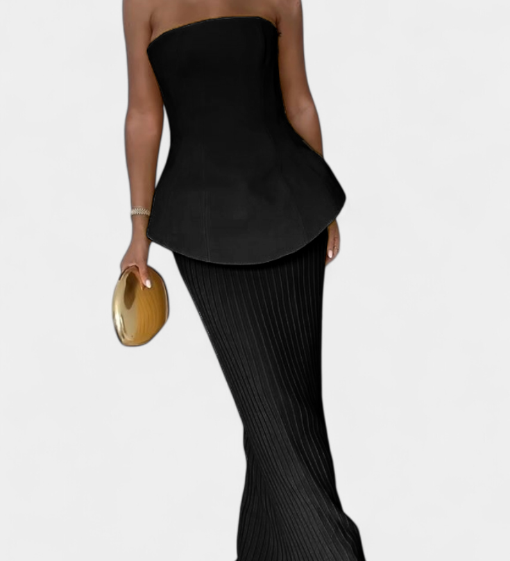 Conjunto de Dos Piezas Clarita con Diseño Plisado y Sin Tirantes para un Estilo Elegante