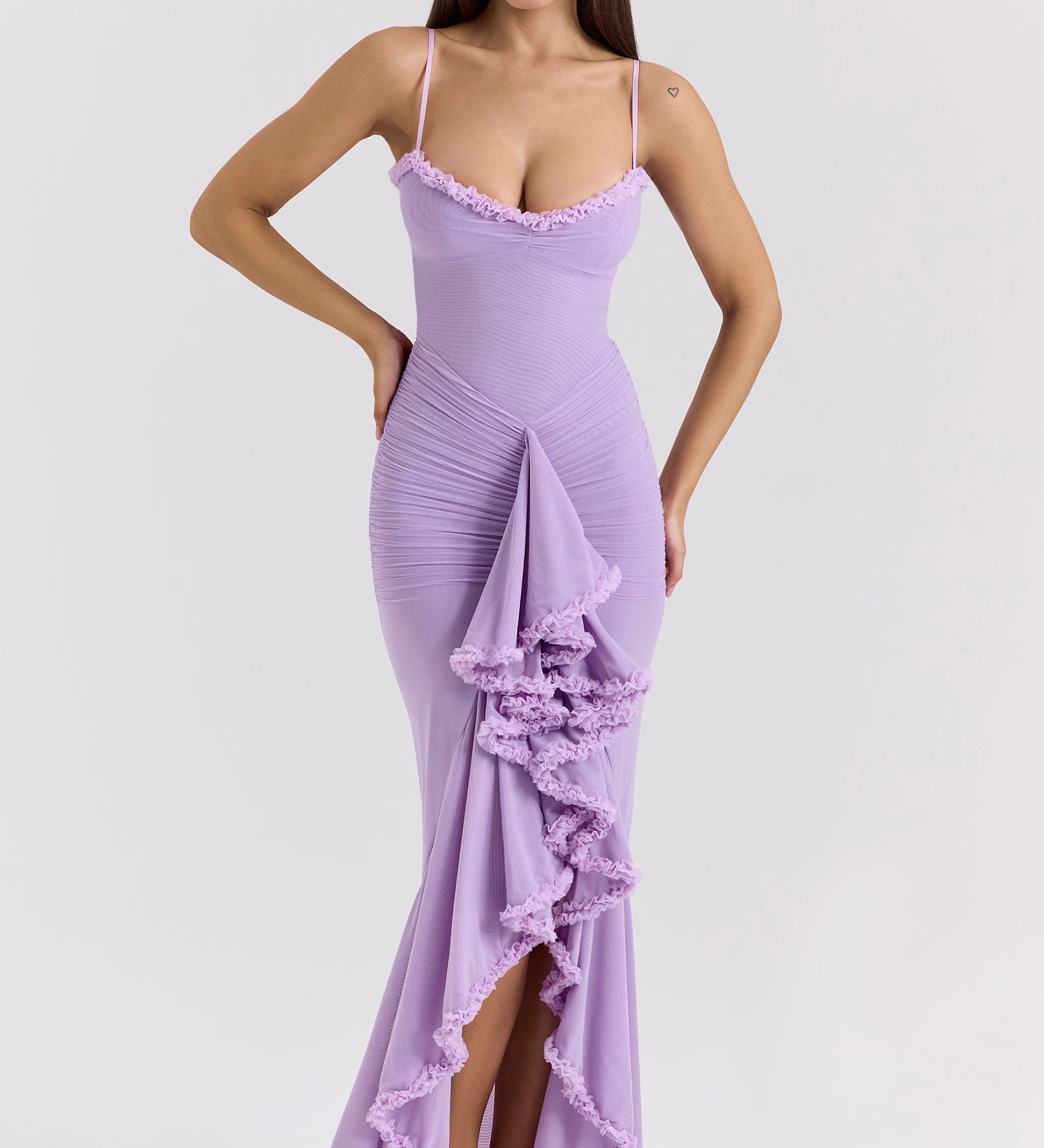 Vestido sin mangas con tirantes y detalles de volantes de Roxanne