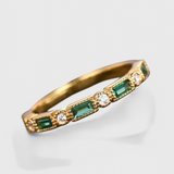 Elegante anillo de oro con brillante zirconia verde vintage