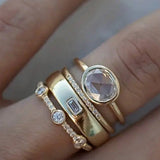 Elegante Anillo Vintage de Oro con Encantadoras Circonitas