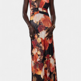 Elegante vestido maxi de lunares con escote halter y cintura fruncida para un estilo inolvidable