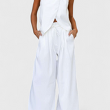 Elegante Conjunto de Lino Bernadina con Top de Abertura Frontal y Pantalón de Pierna Ancha para un Look Sofisticado