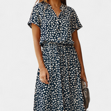 Rovena Vestido Midi de Lunares con Cuello Camisero y Cintura Ajustable - Elegancia y Comodidad para Cualquier Ocasión