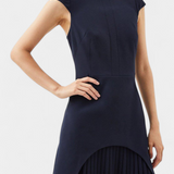 Karen Vestido Mini Elegante con Cuello Alto y Detalle Plisado para un look sofisticado