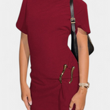 Coraline Vestido Mini Elegante con Cintura Drapeada y Detalle de Hebilla Dorada