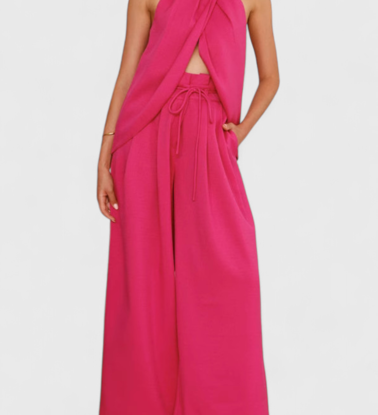 Elegante Conjunto de Lino Bernadina con Top de Abertura Frontal y Pantalón de Pierna Ancha para un Look Sofisticado