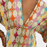 Elegante vestido maxi Shanice con moderno estampado geométrico
