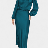 Elegante Vestido Maxi Cecila con Cuello Alto y Encantador Detalle Floral