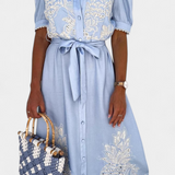 Elegante Vestido Camisero Bordado Nerea con Cinturón y Detalles de Manga Abullonada