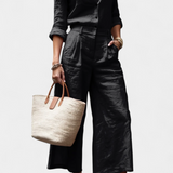 Conjunto Rosa Sabina con Camisa Suelta y Pantalones Capri Elegantes