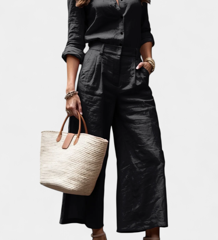 Conjunto Rosa Sabina con Camisa Suelta y Pantalones Capri Elegantes