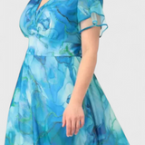 Almira Vestido Azul de Gasa con Exclusivo Estampado Acuarela para un Toque de Elegancia