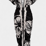 Elegante Vestido Largo Diva con Floral Estampado, Encantador Escote en V y Detallada Abertura Lateral