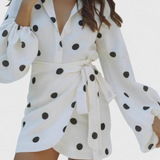 Romara Vestido Mini de Lunares con Manga Larga y Cintura Entallada - Perfecto para un estilo chic y cómodo