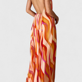 Vestido Maxi Remi Halter con Estampado Ondulado y Detalles Trenzados para un Look Elegante