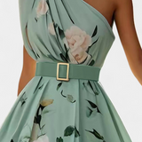 Elegante vestido floral con fruncidos y abertura en gasa para un estilo sofisticado