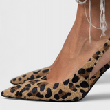 Tacones Sarahi Elegantes con Detalle de Garras y Diseño Animal Print para un Estilo Único