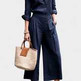 Conjunto Rosa Sabina con Camisa Suelta y Pantalones Capri Elegantes