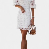 Elegante Vestido Corto de Encaje con Mangas Abullonadas para un Look Sofisticado