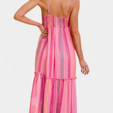 Elegante Vestido Largo Rosa con Rayas Multicolores para un Look Sofisticado