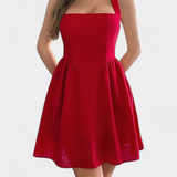Vestido Mini Halter Kassandra con Espalda Abierta y Corte Evasé para un look irresistible