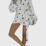 Romara Vestido Mini de Lunares con Manga Larga y Cintura Entallada - Perfecto para un estilo chic y cómodo