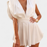 Vestido Rosalba Mono Corto con Escote Profundo y Cintura Marcada