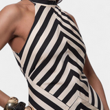 Vestido Maxi Halter Crispina con Rayas Chevron y Elegante Espalda Descubierta