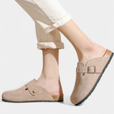 Aubree Zuecos Unisex de Gamuza con Hebilla Ajustable - Comodidad y Estilo en Cada Paso