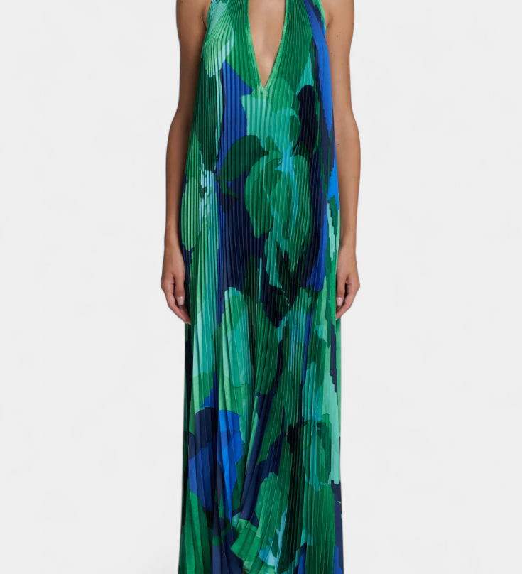 Vestido Largo Giselle con Plisado, Escote Halter y Estilo Elegante en Movimiento