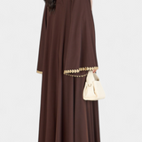 Ginebra Abaya Elegante con Bordado Dorado y Diseño Fluido