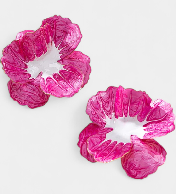 Elegantes Pendientes Geométricos Inspirados en la Forma de una Flor