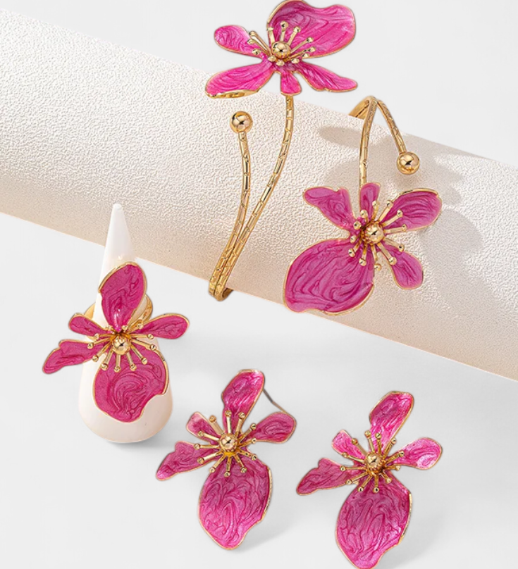 Elegante set de accesorios florales con pulsera, pendientes y anillos para destacar tu estilo