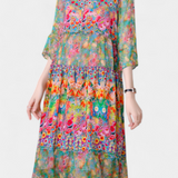 Elegante vestido midi vaporoso de Kate con hermoso estampado floral artístico