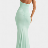 Lusiana Elegante Vestido Largo de Noche con Espalda Descubierta y Escote Halter para Brillar en Tus Momentos Especiales