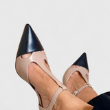 Elegantes Tacones de Aguja Letitia con Punta Afilada y Correa en T en Moderna Combinación de Colores