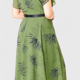 Elegante vestido midi de chiffon verde con corte en A para un estilo sofisticado