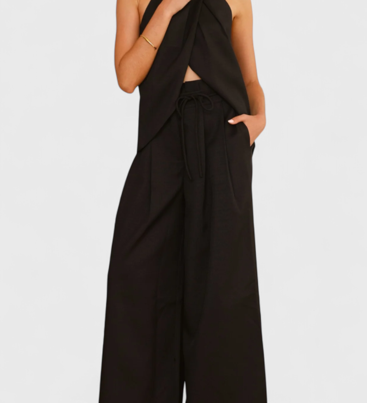 Elegante Conjunto de Lino Bernadina con Top de Abertura Frontal y Pantalón de Pierna Ancha para un Look Sofisticado