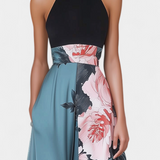 Elegante Vestido Radmila A-Line con Cuerpo Negro y Falda Floral en Contraste para un Look Sorprendente