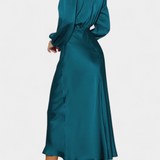 Elegante Vestido Maxi Cecila con Cuello Alto y Encantador Detalle Floral