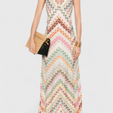 Elegante vestido largo de encaje Agustina con escote en V y delicado motivo zigzag