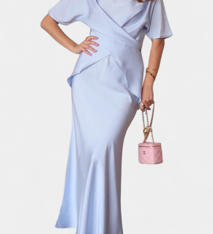 Conjunto Elegante de Top con Tiras Cruzadas y Falda Fluida para un Estilo Moderno