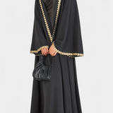Ginebra Abaya Elegante con Bordado Dorado y Diseño Fluido