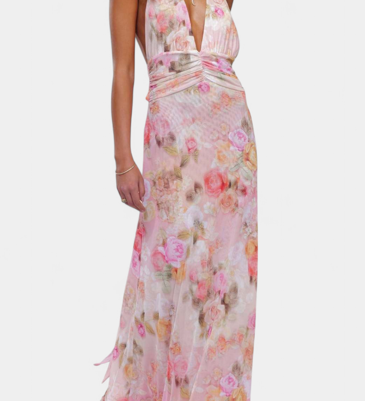 Elegante vestido maxi de lunares con escote halter y cintura fruncida para un estilo inolvidable