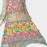 Elegante vestido midi vaporoso de Kate con hermoso estampado floral artístico