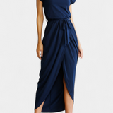 Vestido Midi Envolvente Clarissa con Abertura Lateral para un Estilo Elegante y Sofisticado