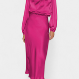 Elegante Vestido Maxi Cecila con Cuello Alto y Encantador Detalle Floral