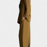 Elegante conjunto de blazer con solapa y pantalones a juego para un look sofisticado