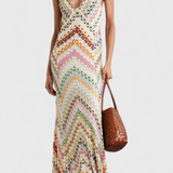 Elegante vestido largo de encaje Agustina con escote en V y delicado motivo zigzag