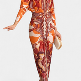 Elegante Vestido Largo Diva con Floral Estampado, Encantador Escote en V y Detallada Abertura Lateral